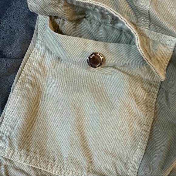 Zara Tan Cargo Shorts Pleated Relaxed Fit
#1066 - Picture 5 of 7